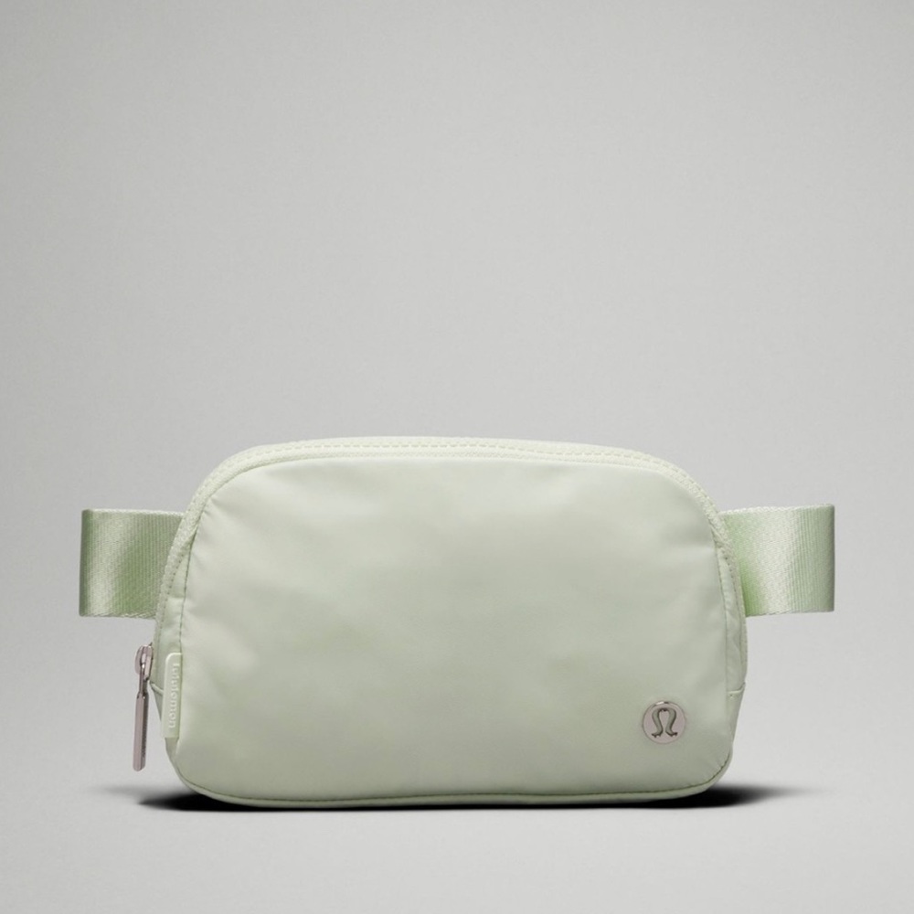 Lululemon Everywhere Belt Bag in Kohlrabi Green/White NWT